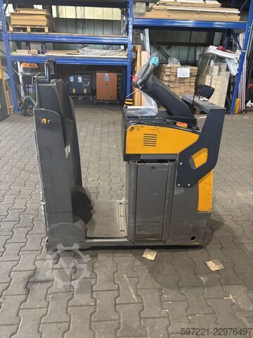 Vučni traktor Jungheinrich EZS130