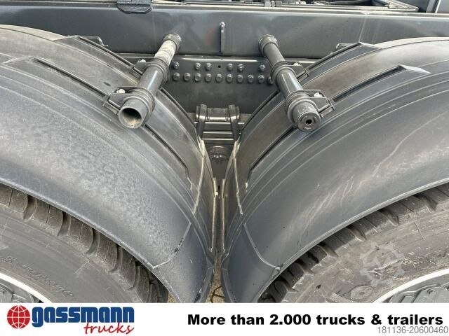 Tipper truck Iveco X-Way AD300X46Z 6x4 mit Kran Atlas AK 206.4E-A2,