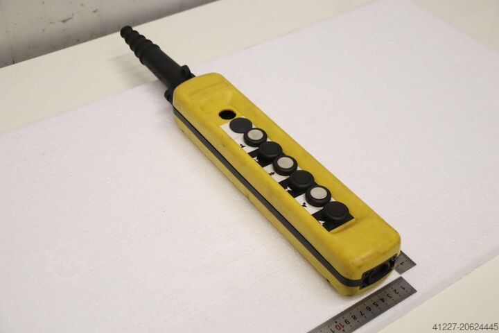 Caixa para comando remoto de guindaste Schneider Electric XAC-A08