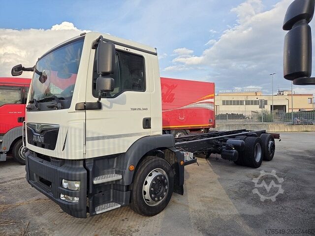 PLATFORMA Z RAMPAMI MAN TGM 26.340