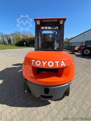Viljuškar Toyota 42-7FD45