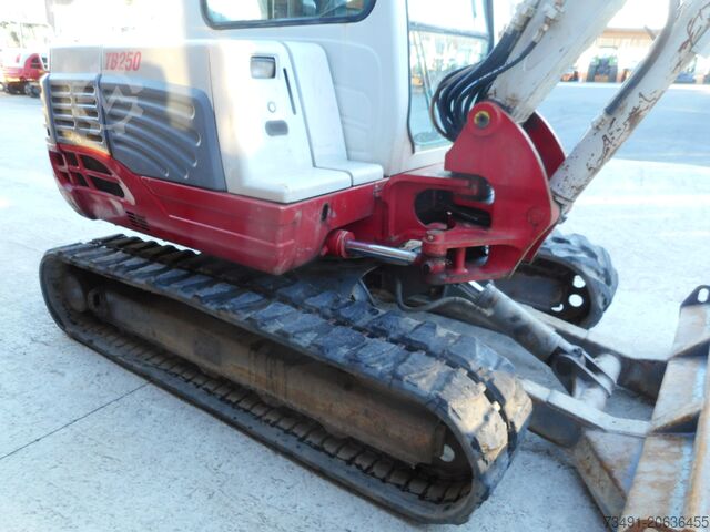 Μίνι εκσκαφέας Takeuchi TB 250 mit POWERTILT