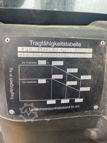 4-wheel forklift Stapler Yale 5ton. Diesel 
