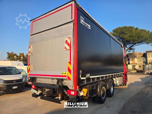 Truck with flatbed and tarpaulin Iveco STRALIS 260S46 XP 2018 EURO 6 KM670000