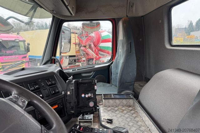 Camião porta-contentores de gancho VOLVO FMX-500 8x4 Hiab 26T