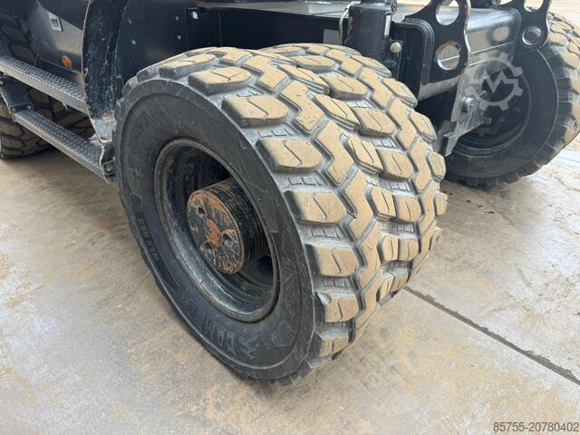 Wheel excavator Caterpillar M320F