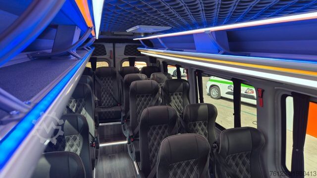 Miniautocarro MERCEDES-BENZ 519  Allrad 4 x 4 Lagerfahrzeug Stock 20 Sitzer
