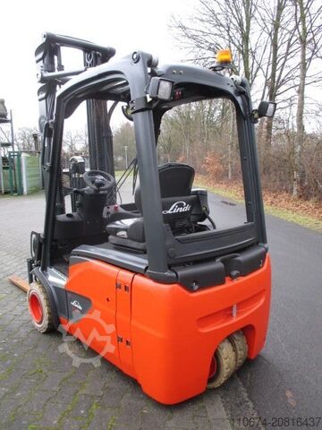 Empilhador eléctrico de 3 rodas Linde E18-02