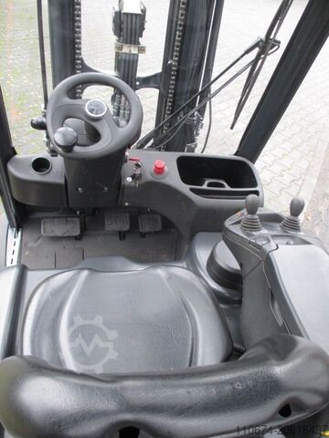 Empilhador eléctrico de 3 rodas Linde E18-02