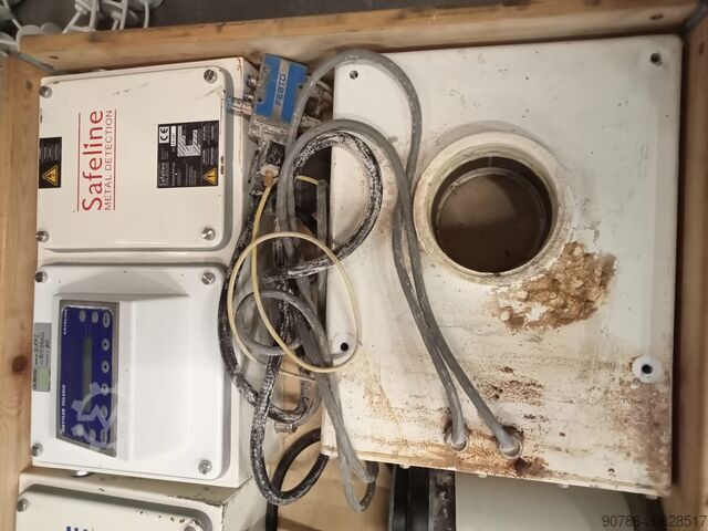 Safe line Mettler Toledo through-conveyor metal detection  