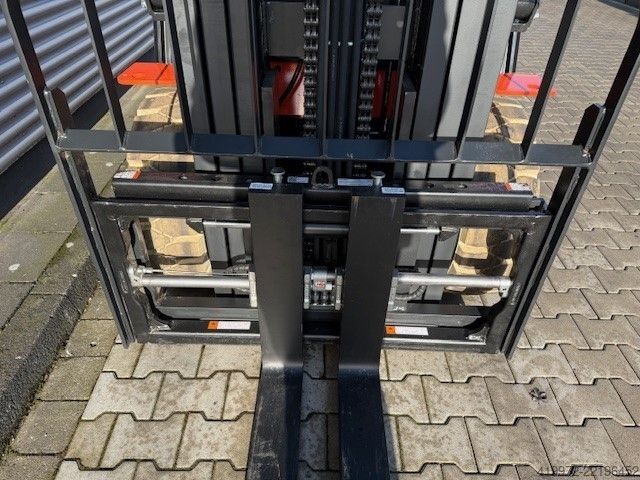 Elektrisk 4 -hjulig gaffeltruck Noblelift CPD30-AF1S