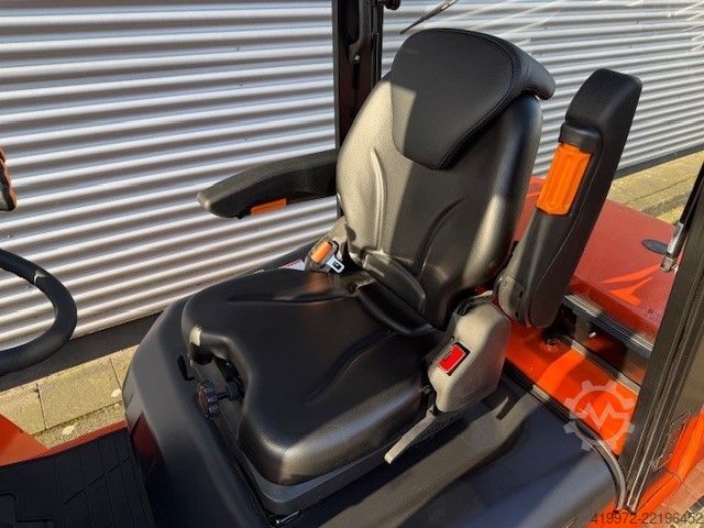 Elektrisk 4 -hjulig gaffeltruck Noblelift CPD30-AF1S