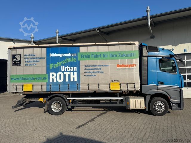 Caminhão com carroçaria intercambiável Kögel BDF Wechselbrücke 7.45 Curtainsider
