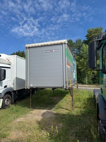 Caminhão com carroçaria intercambiável Kögel BDF Wechselbrücke 7.45 Curtainsider