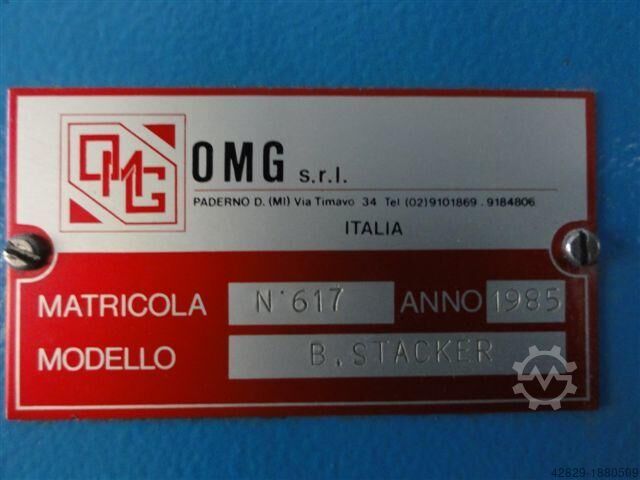 Paperback stacker OMG B Stacker