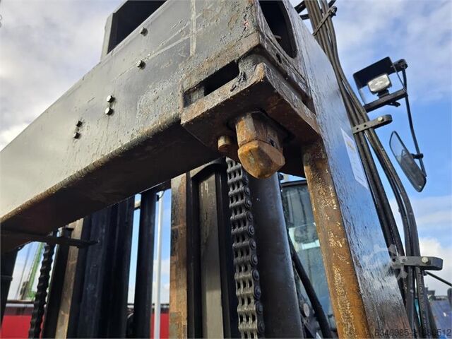 Container stacker Kalmar DCG200 -12LB