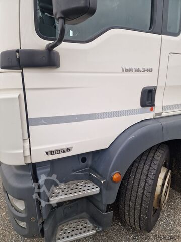Gekoelde vrachtwagen MAN TGM 18.340