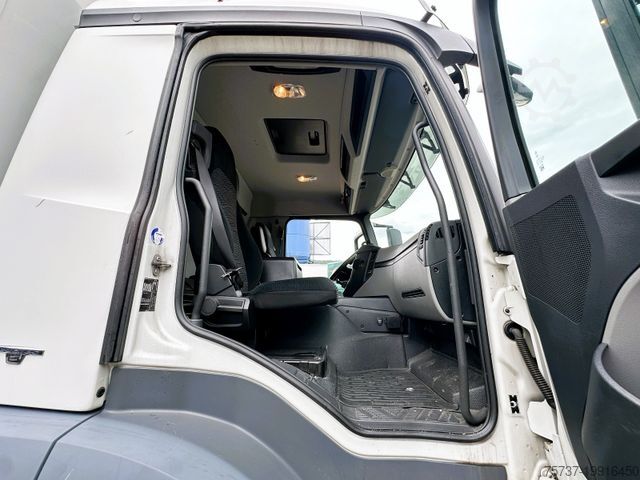 Vrachtwagen met bakwagen MERCEDES-BENZ 1833 Antos