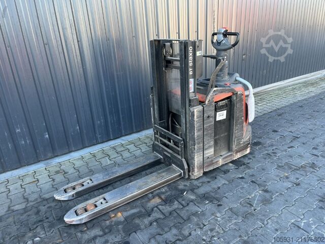 Stand-on gaffeltruck BT SPE200D