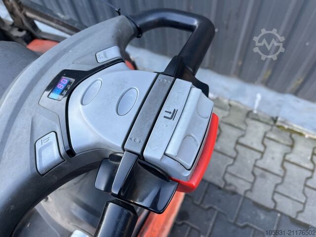 Stand-on gaffeltruck BT SPE200D