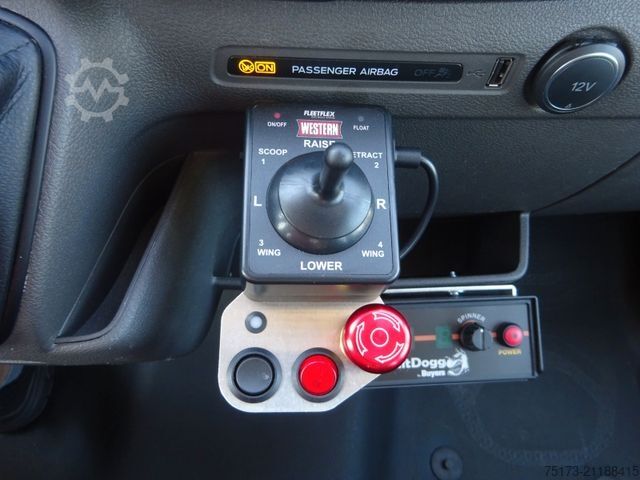 Wywrotka dostawcza FORD Transit DoKa 350L2 4x4 Winterdienst Streuer Schi
