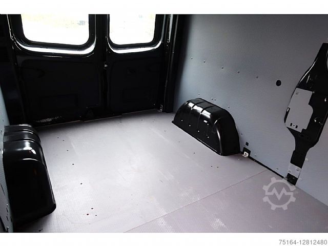 Zárt kocsi Opel Vivaro B