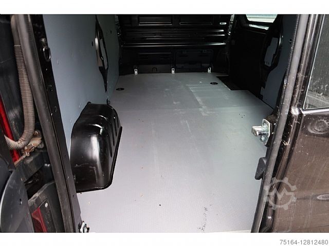 Zárt kocsi Opel Vivaro B