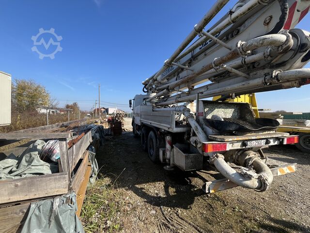 Concrete pump Renault XERAX DM8203DEST05