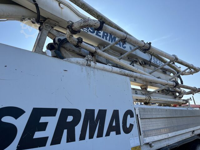 Concrete pump Renault XERAX DM8203DEST05