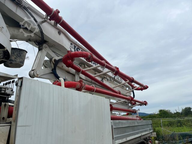 Concrete pump Renault XERAX DM8203DEST05