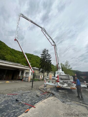 Concrete pump Renault XERAX DM8203DEST05