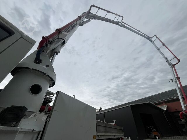 Concrete pump Renault XERAX DM8203DEST05