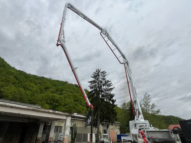 Concrete pump Renault XERAX DM8203DEST05