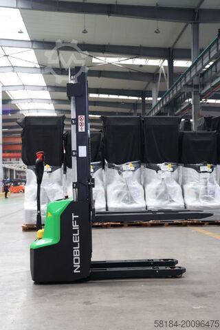 Hoogheffende truck Noblelift SWB130D