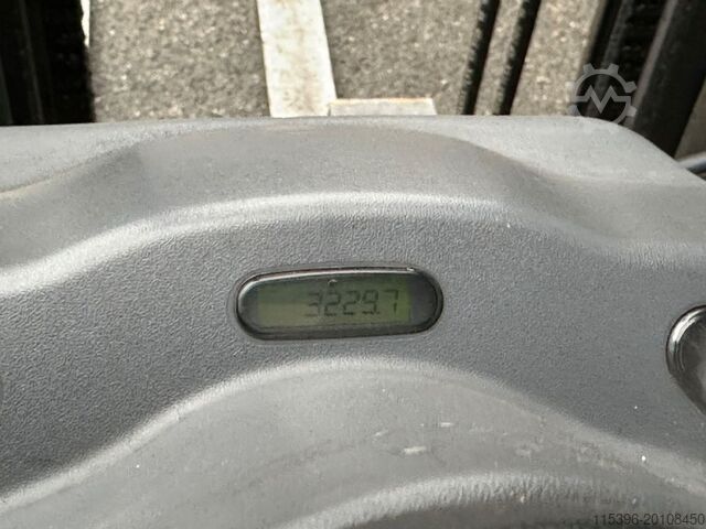 Dízel targoncák Komatsu FD25T - nur 3229 Stunden !!!