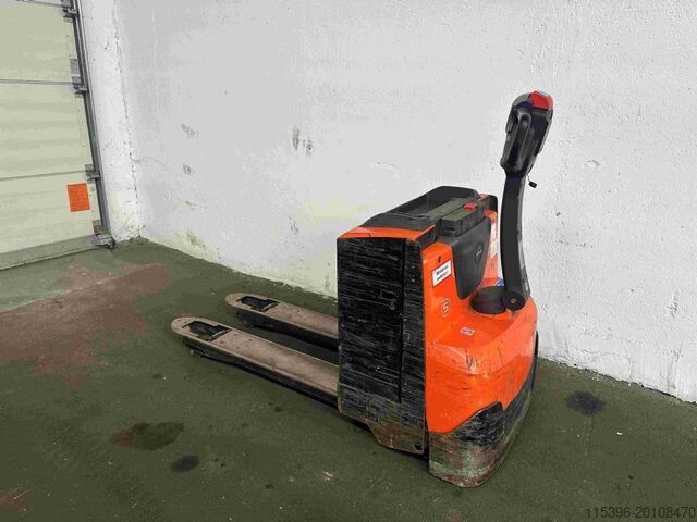Electric Pallet Truck Toyota LWE 200
