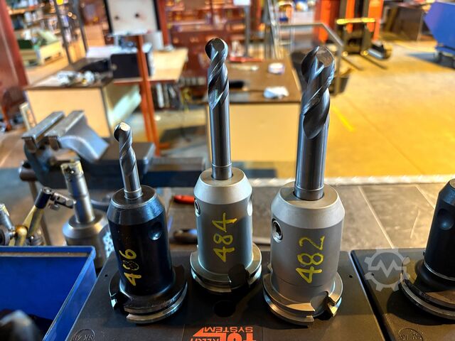 Lot of SK 40 tool holders nan nan