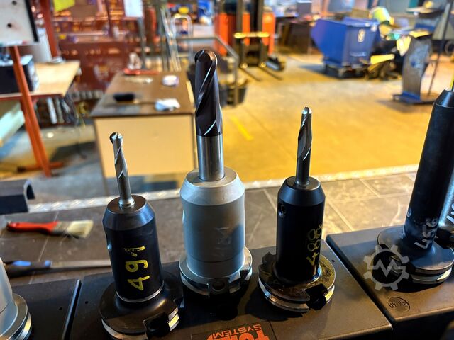 Lot of SK 40 tool holders nan nan