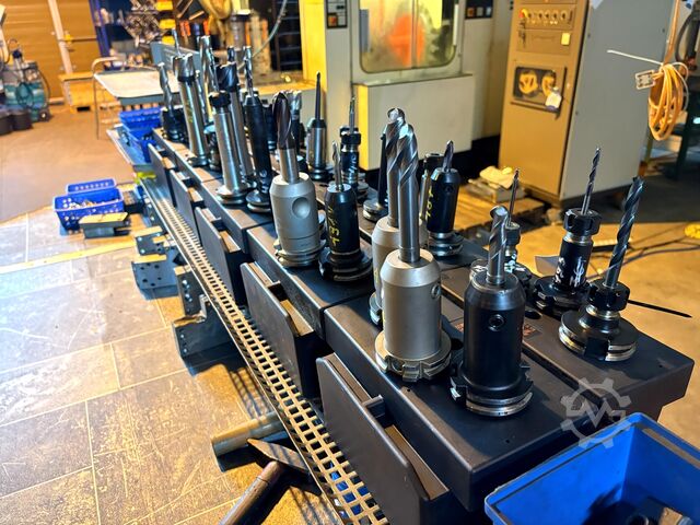 Lot of SK 40 tool holders nan nan