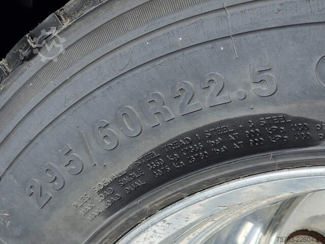 Volume SCM MAN TGX 18.420 Low deck - Lifting 5th wheel - Retar...