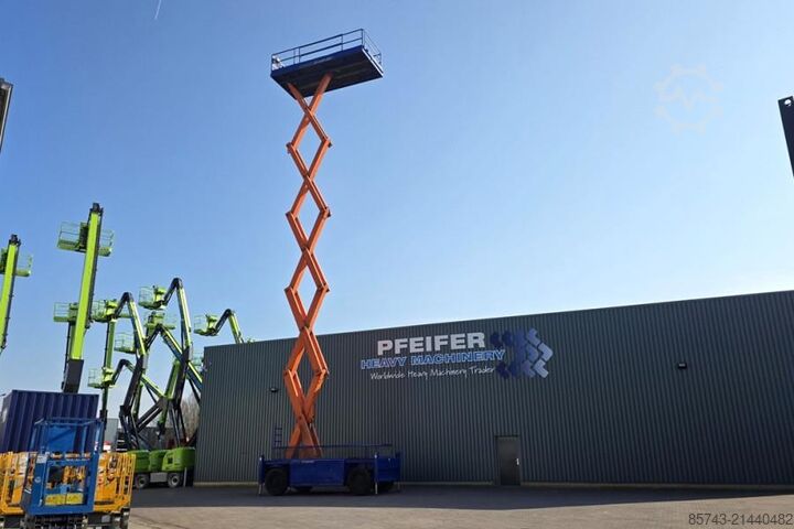 Elevador de tijera Liftlux SL205-25 D4WDS/P Diesel, 4x4 Drive, Hydraulic Deck
