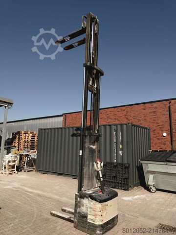 Transpaleta eléctrica de bajo elevación Crown 2300 Series