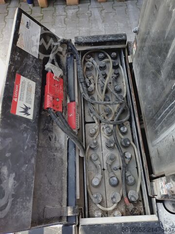 Transpaleta eléctrica de bajo elevación Crown 2300 Series