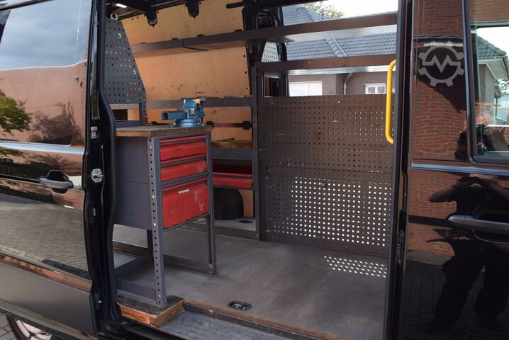 Magas tetős furgon VW Crafter  35 L2H2 AHK 2xSchiebetür Werkstattregale