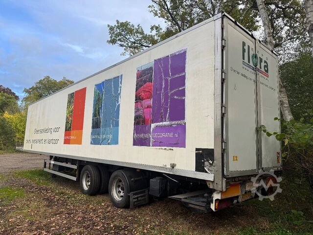 Koffer Groenewegen 2 ass gestuurde oplegger