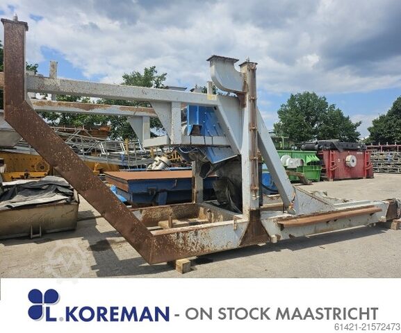 Sandvik trechter met trilgoot en Grizzly rooster Sandvik Hopper with Vibrating Chute and Grizzly