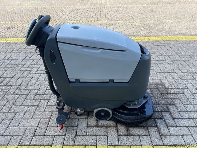 Spazzatrice stradale Nilfisk SC 500