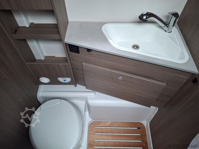 Camper semintegrato CARADO T 338s