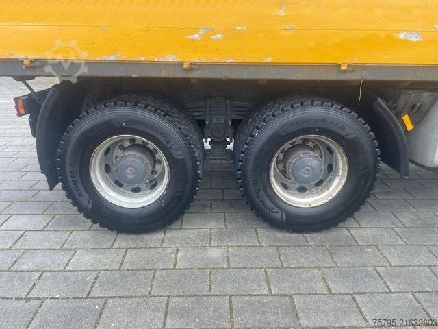 Camião de plataforma MERCEDES-BENZ Actros 3343 MP1 6x4 Pritsche Kran HMF 20.00 20m/