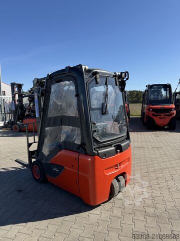 Electric 3-wheel forklift Linde E14-02